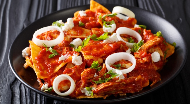 Chilaquiles de Frango com Feijão Mexicano