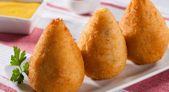 Coxinha de Frango com Massa de Batata Baroa