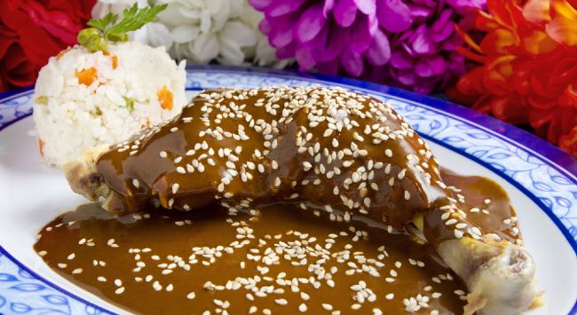 Mole Poblano (Frango com Chocolate) - Receita Mexicana