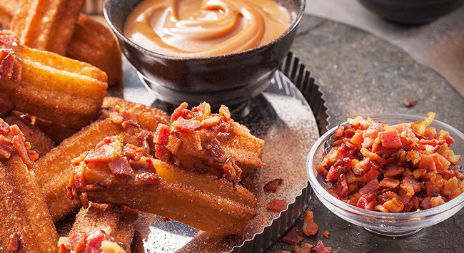 Churros de Doce de Leite com Bacon e Chantilly