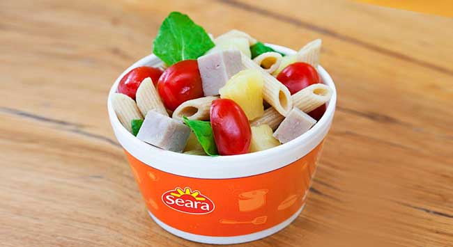 Salada Refrescante de Peito de Peru