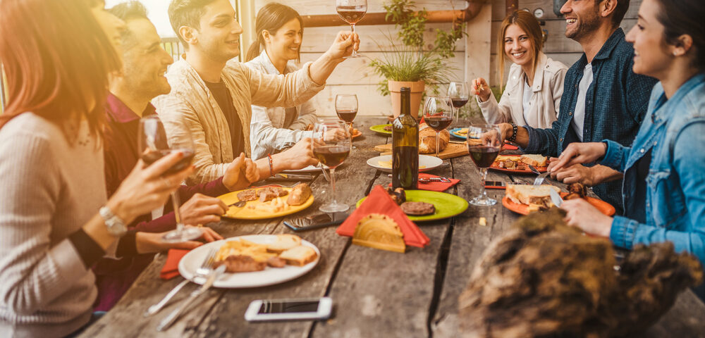 Happy hour de fim de ano: 6 sugestões de aperitivos para servir para os amigos