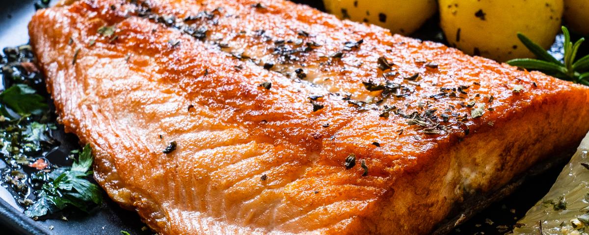 10 acompanhamentos para uma receita de peixe assado no forno