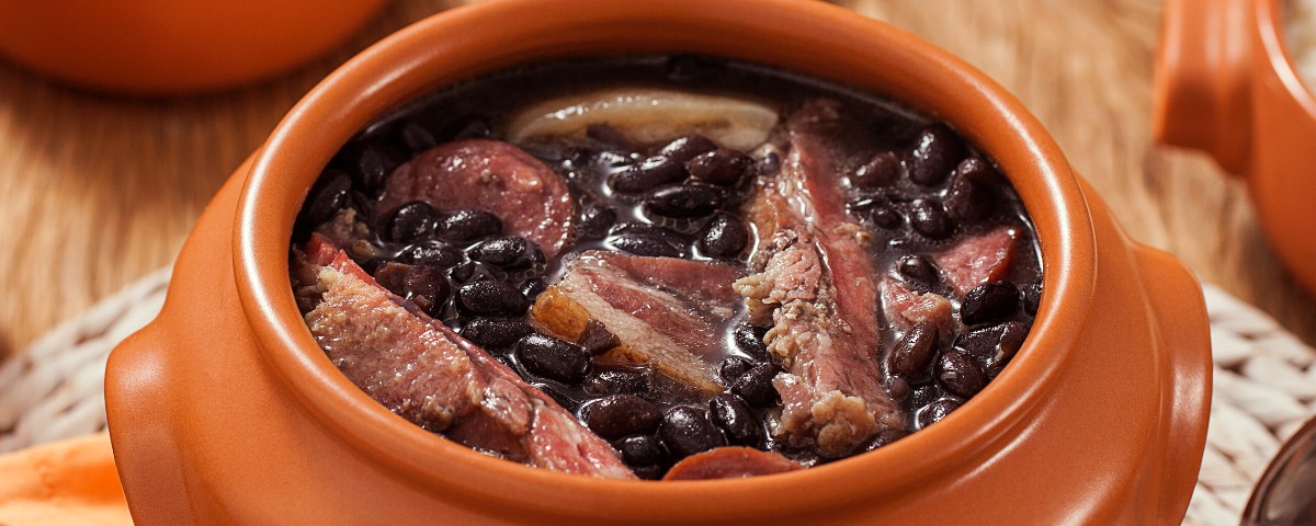 Feijoada: ingredientes indispensáveis para preparar o prato