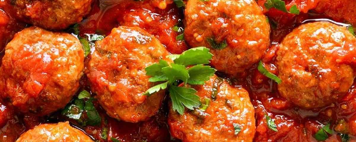 Almôndega de frango: confira 10 acompanhamentos deliciosos que combinam com a proteína