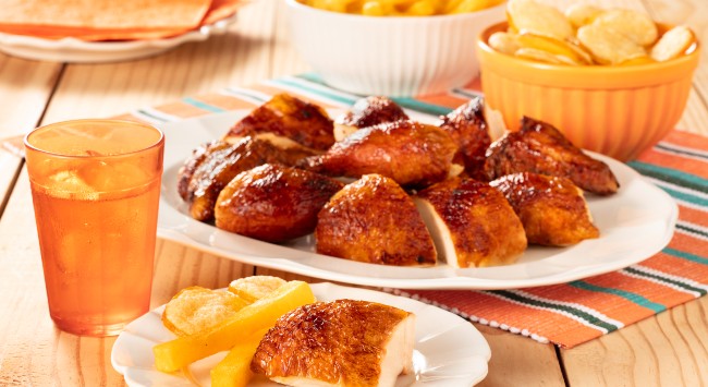 Frango de Padaria Seara com Polenta Frita e Chips de Queijo Provolone