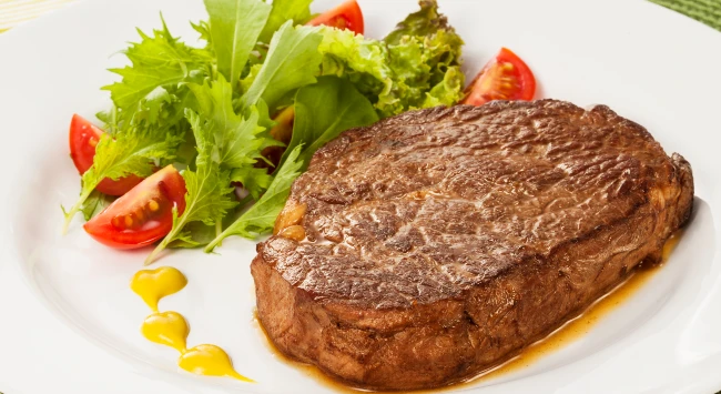 Filé de Entrecôte Grelhado com Salada