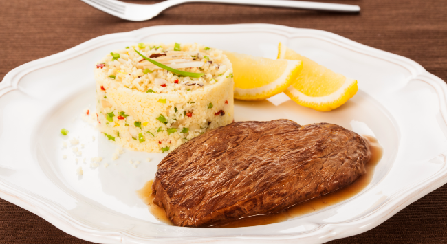 Filé Mignon com Risoto de Beterraba