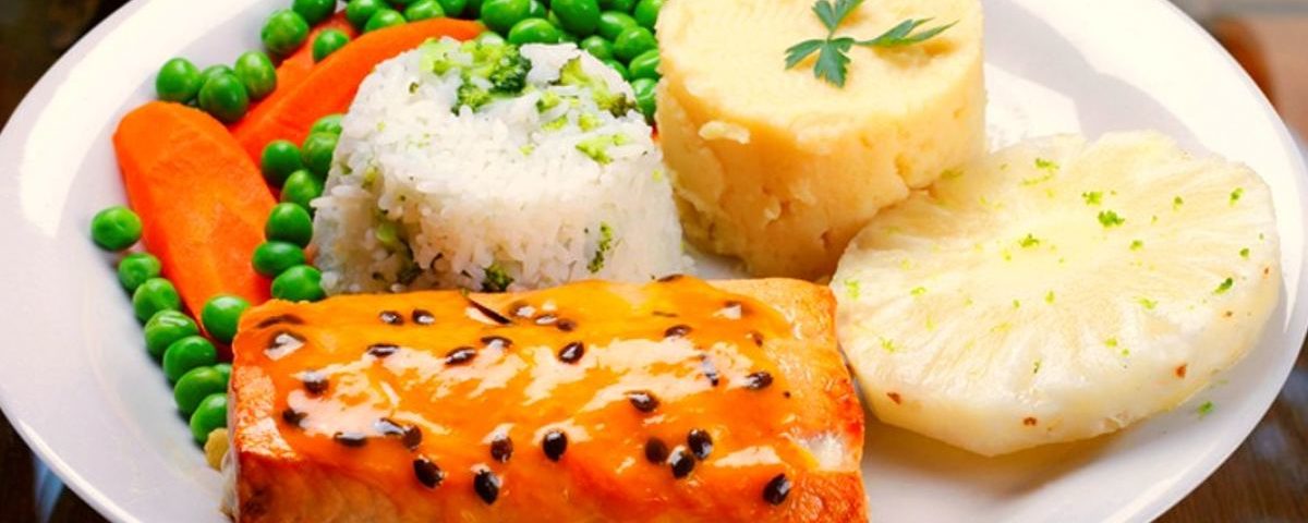 Salmão ao molho de maracujá: como preparar essa receita para Páscoa