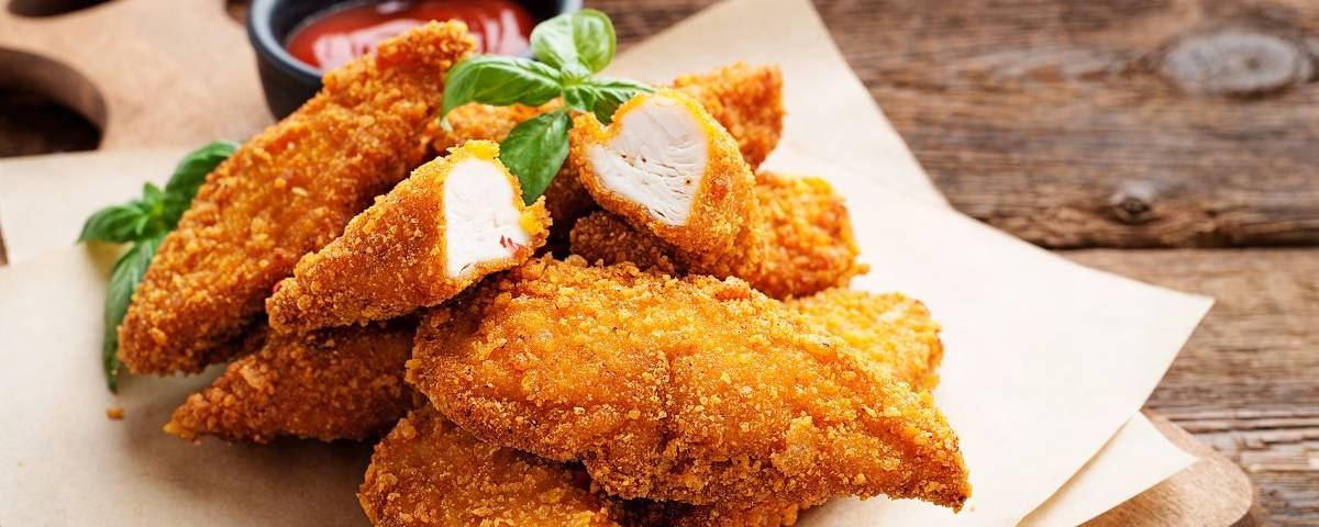 Frango à milanesa: como temperar, empanar e fritar