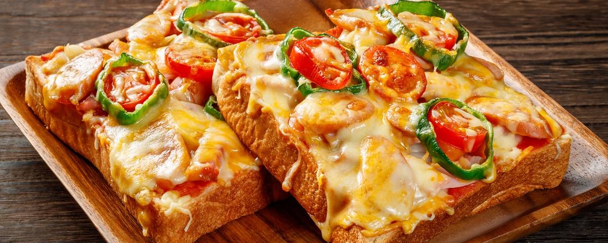 4 passos para fazer uma pizza de pão de forma de presunto