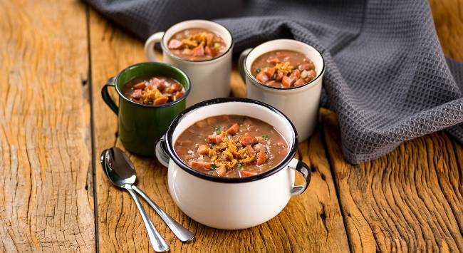 Caldo de Feijão com Bacon em Cubos