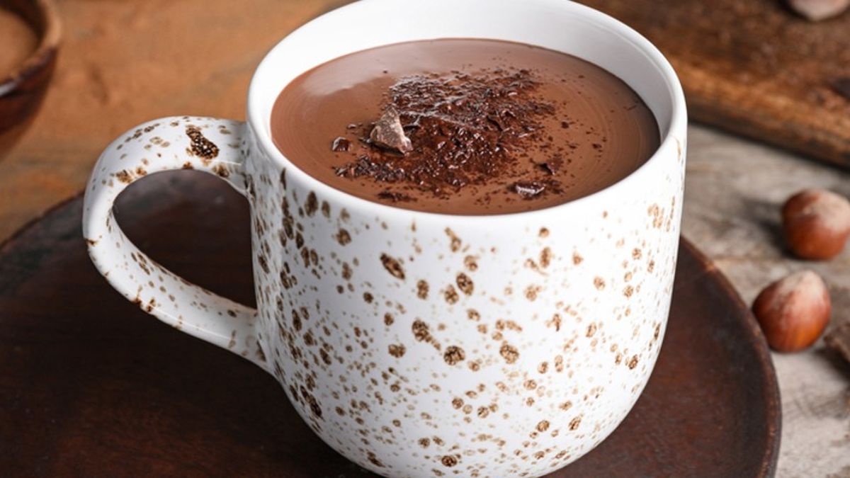 Experimente essa receita de chocolate quente simples e rápida