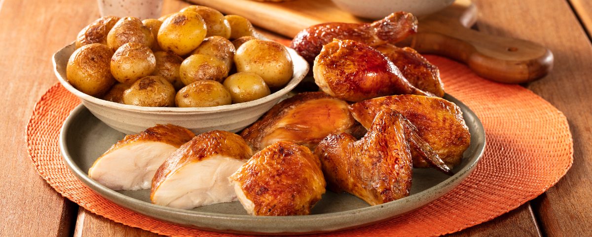 Frango na airfryer: 6 dicas para deixar a carne macia e douradinha