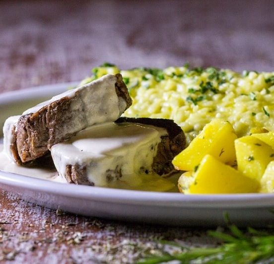 Filé mignon com queijo coalho