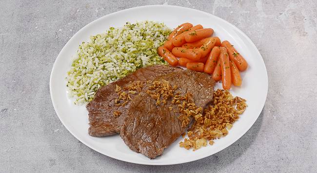 Bife de Coxão Mole com Arroz de Brócolis, Cenoura e Cebola Crispy