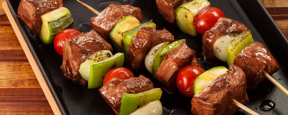 15 receitas de espetinhos para churrasco deliciosas