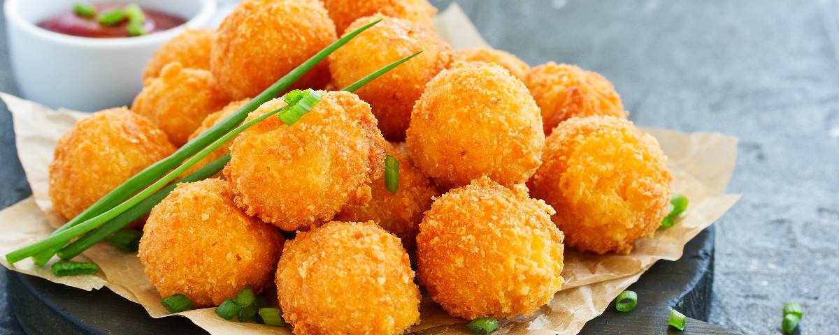 Bolinho de batata com frango: lanche saudável e gostoso na airfryer