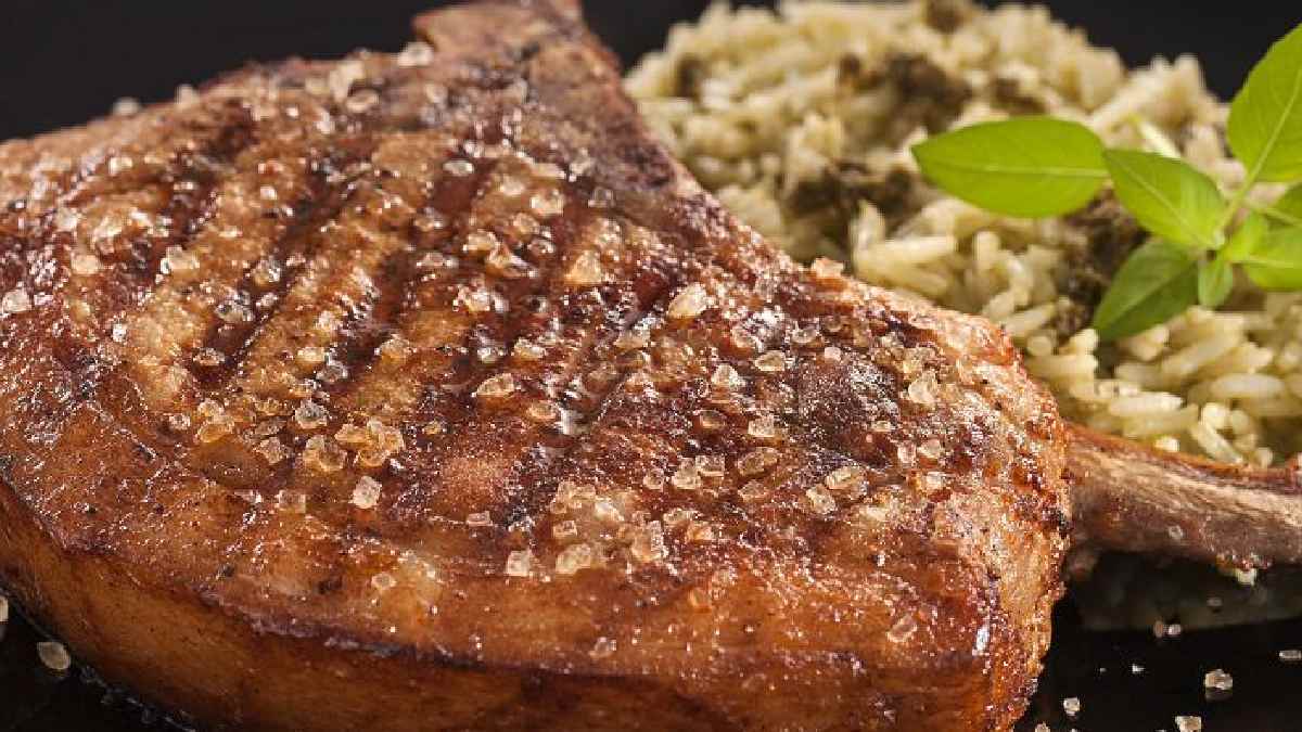 Prime rib suíno: melhores dicas para fazer a carne na churrasqueira