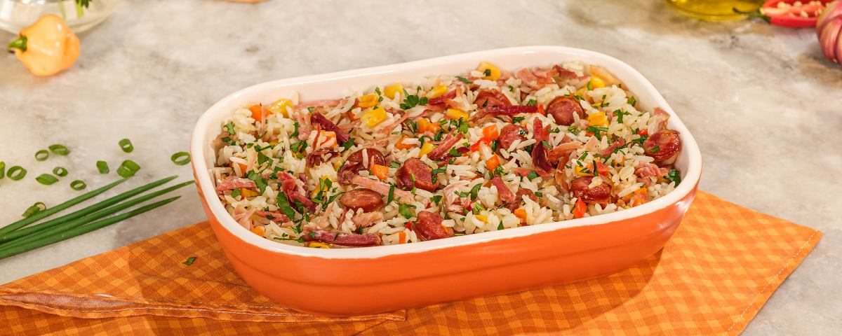 Arroz com linguiça: 7 receitas práticas e saborosas para o dia a dia