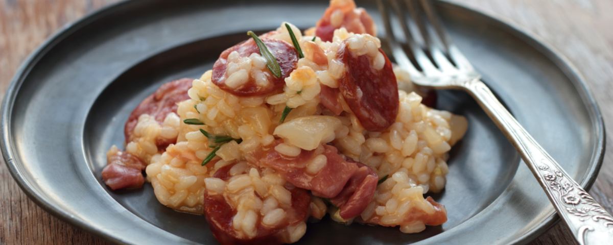 Risoto de linguiça: confira as melhores receitas do prato italiano