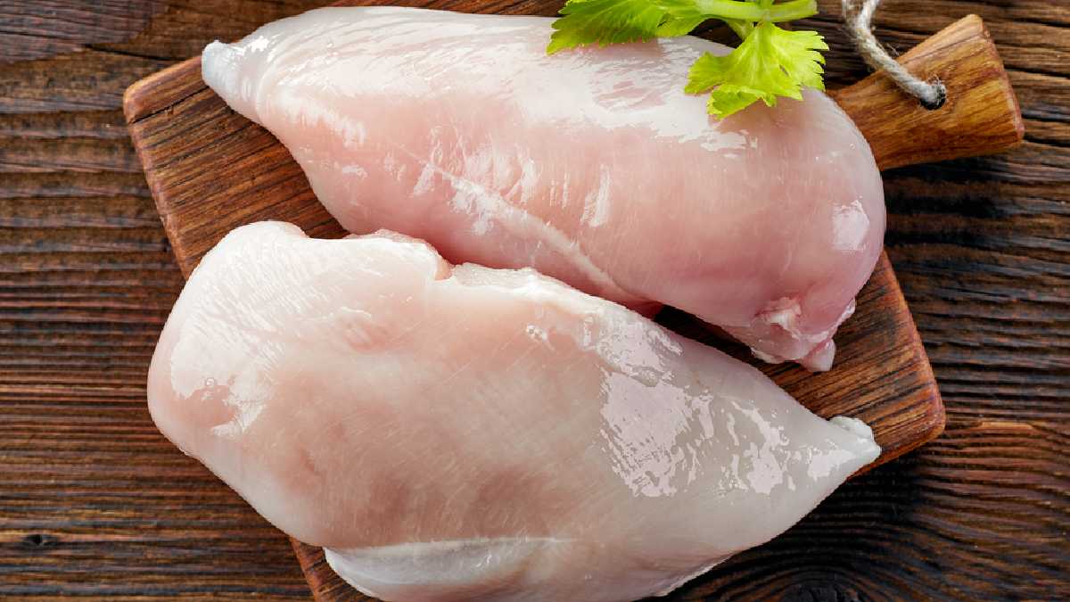 Como limpar frango? Dicas para os diferentes cortes