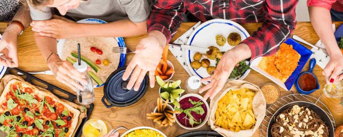 Cardápio vegano para receber os amigos no happy hour em casa