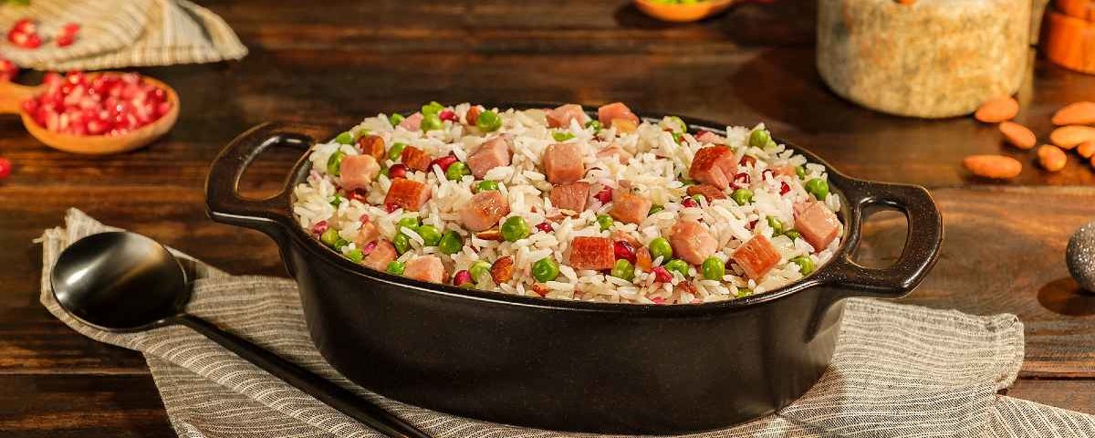 Como fazer arroz na panela elétrica?