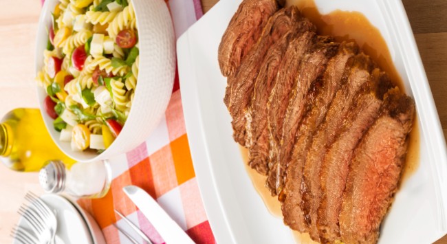 Churrasco de Fraldinha na Mostarda com Salada de Macarrão