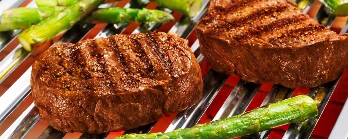 Bife ancho no churrasco: como temperar, cortar e assar a carne na brasa