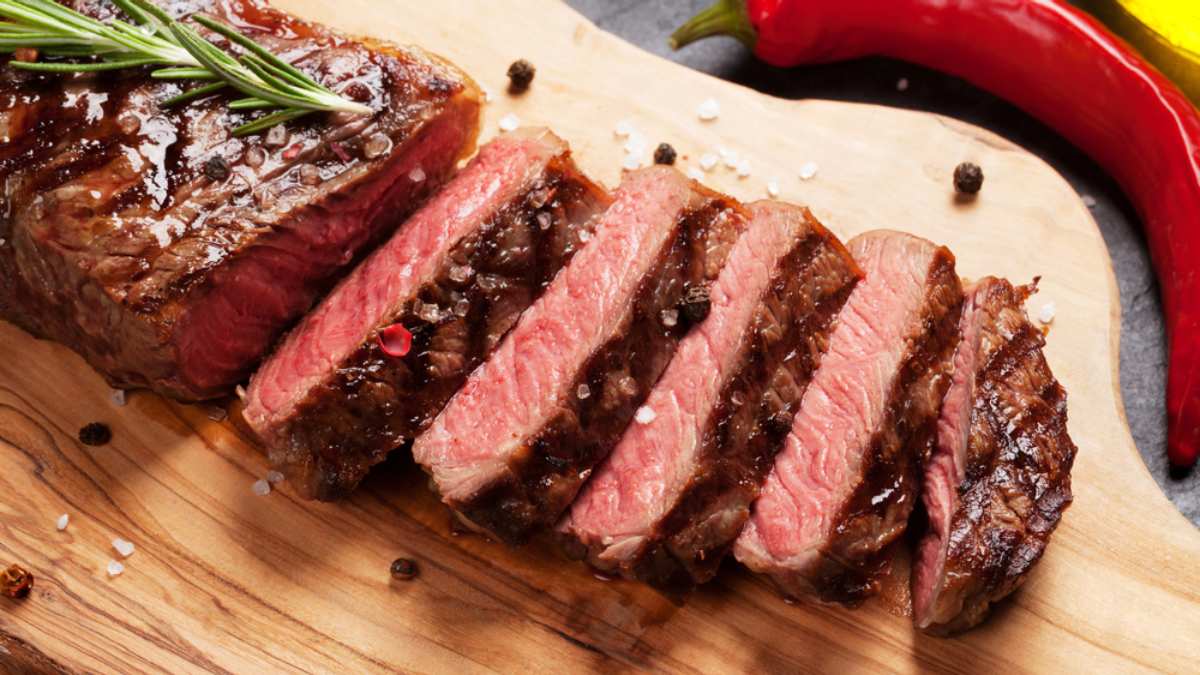 Por que selar a carne de churrasco é importante?