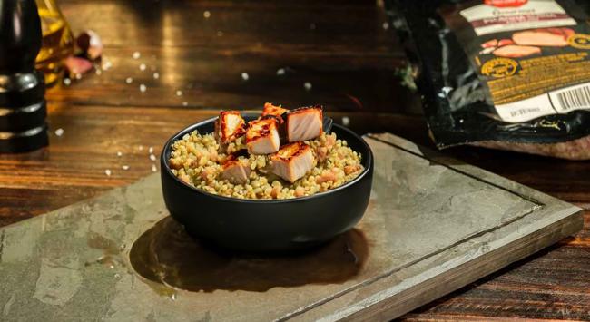 Salada de Quinoa com Ancho Suíno ao Chimichurri