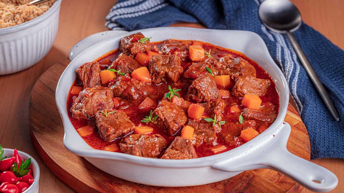 Carne de panela na pressão: aprenda a fazer o preparo simples e rápido