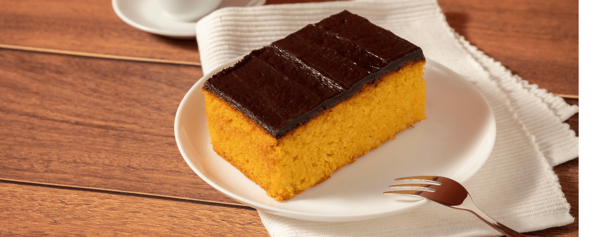 Bolo de cenoura com cobertura durinha: receita do bolo que todo mundo ama!