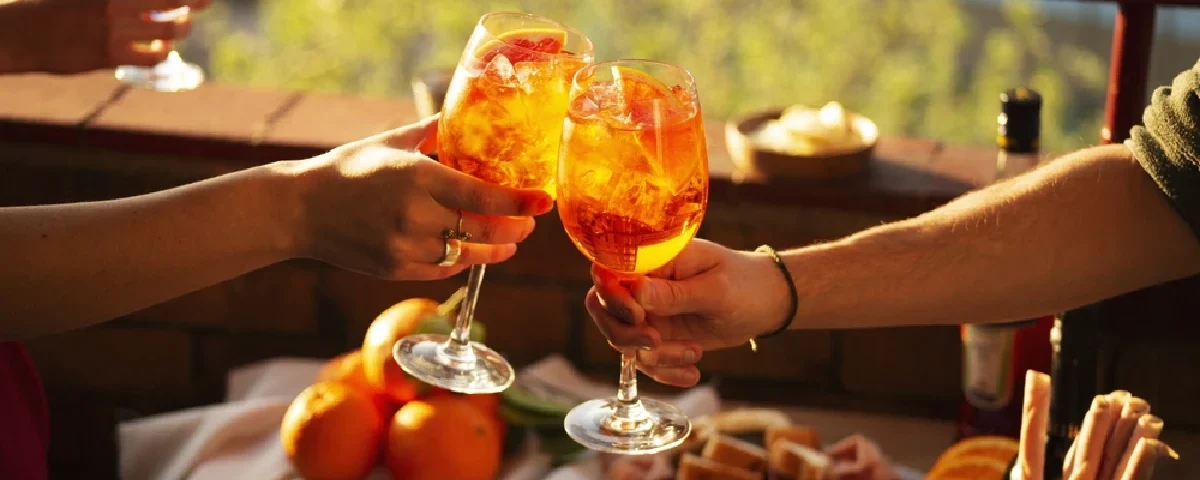 5 drinks que combinam com sanduíches frios gourmet