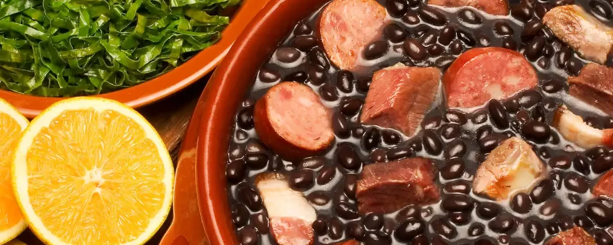 Quais são os ingredientes da feijoada? Delicie 5 variações do prato